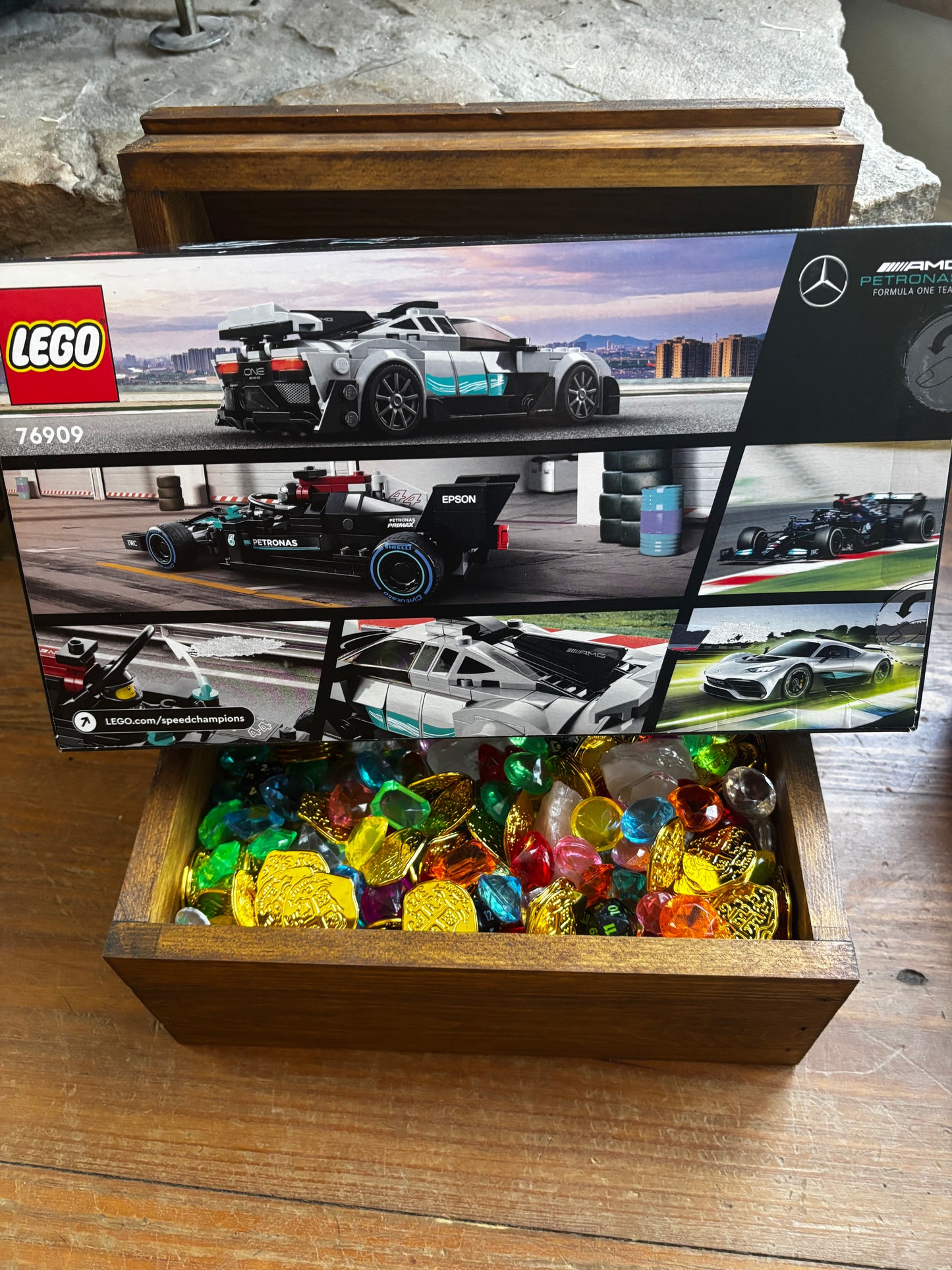 Lego: Mercedes AMG F1 and Mercedes AMG Project 1. 76909
