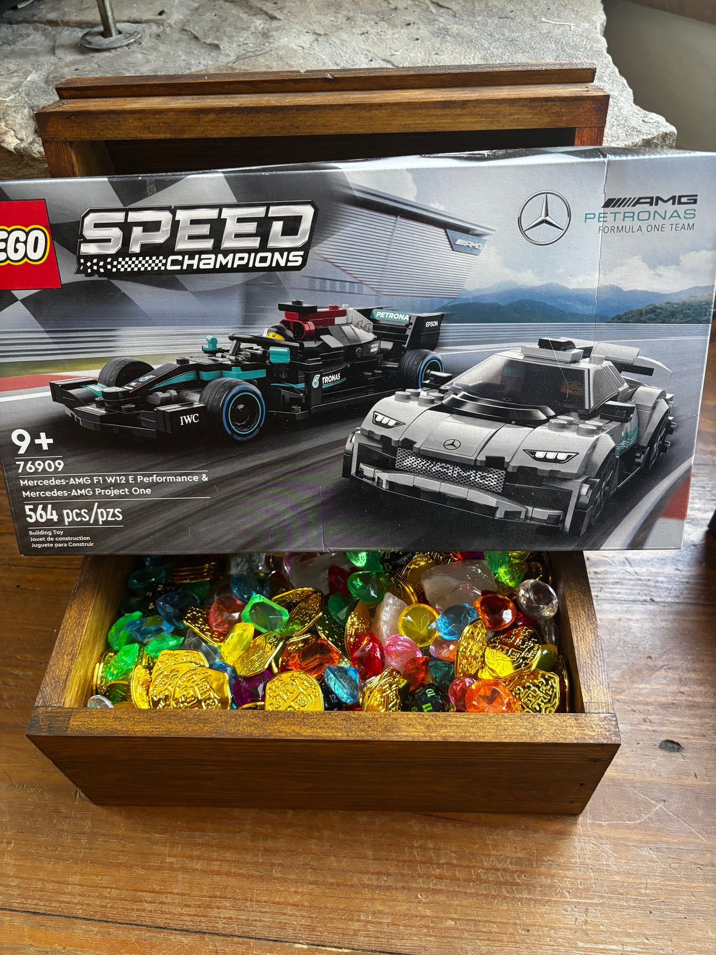 Lego: Mercedes AMG F1 and Mercedes AMG Project 1. 76909